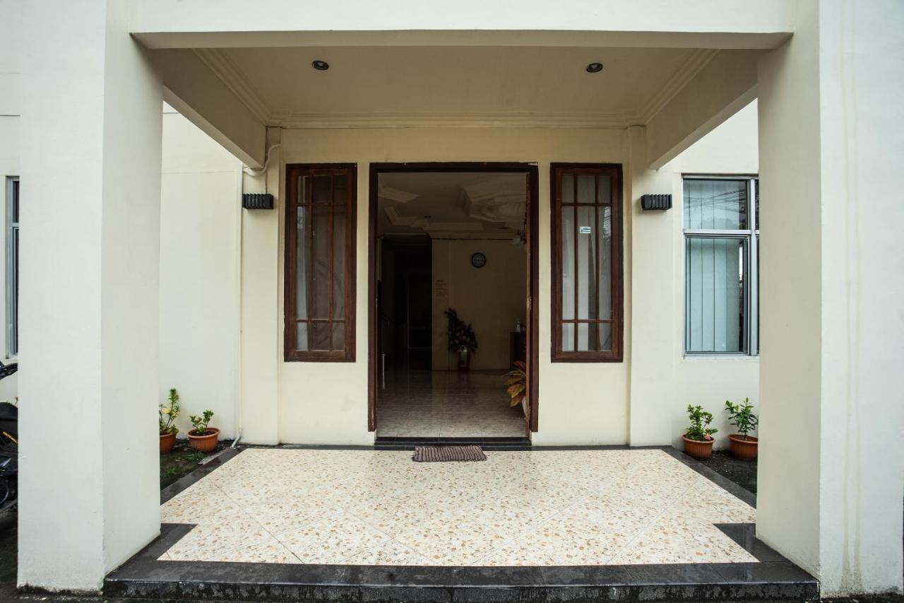 Reddoorz Near Universitas Samratulangi Hotel Manado